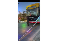 Dakar : L’incroyable toupet d’un individu qui prend le BRT pour son studio privé.