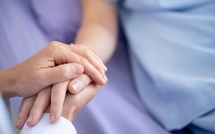 France : les députés approuvent la création d’un «droit à l’aide à mourir»