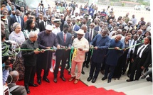 Sierra Leone : le président Julius Maada Bio inaugure le centre de conférences et le dépôt logistique de la CEDEAO à Lungi
